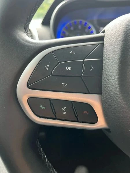 2018 Chrysler 300 (2005-2023) - Image 11 of 12