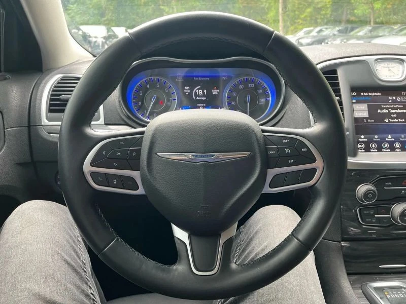 2018 Chrysler 300 (2005-2023) - Image 10 of 12