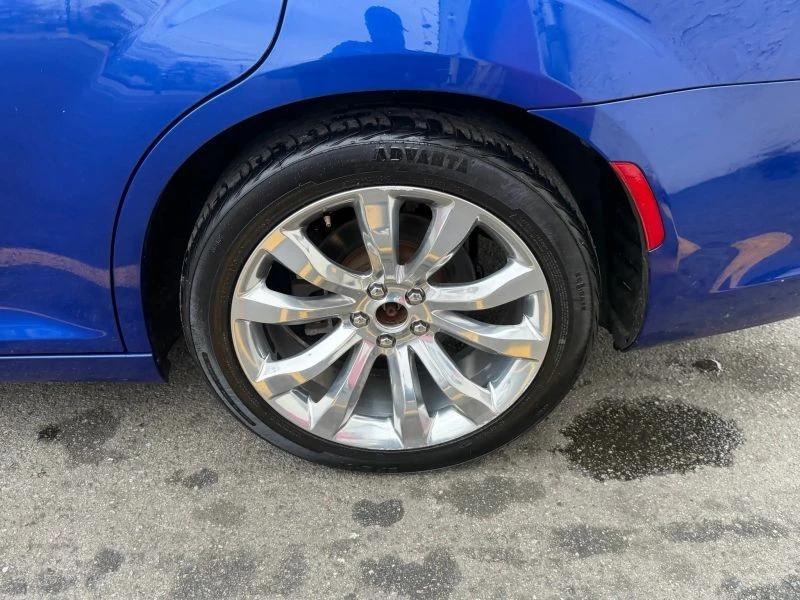 2018 Chrysler 300 (2005-2023) - Image 9 of 12