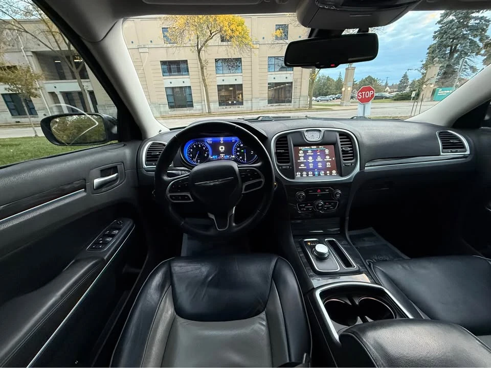 2018 Chrysler 300 (2005-2023) - Image 14 of 17