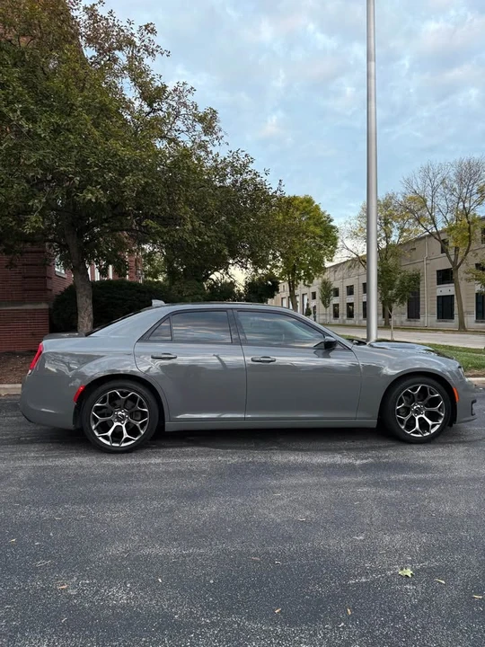 2018 Chrysler 300 (2005-2023) - Image 6 of 17