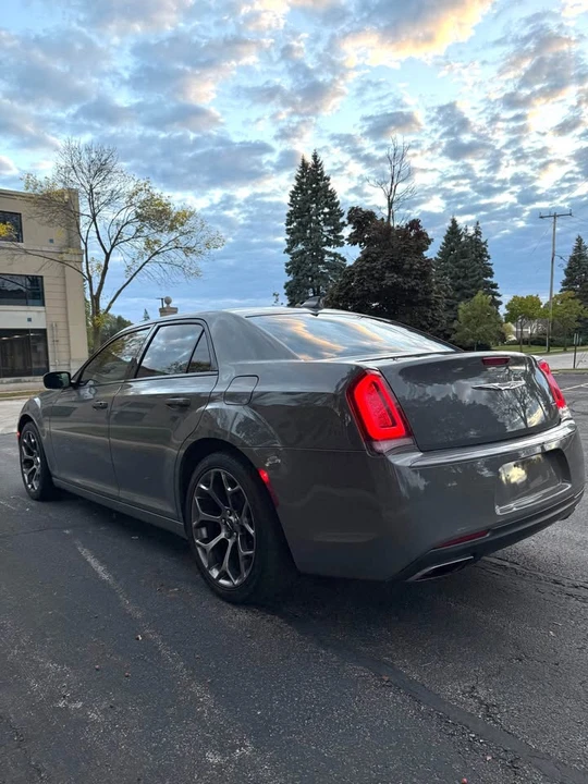 2018 Chrysler 300 (2005-2023) - Image 3 of 17