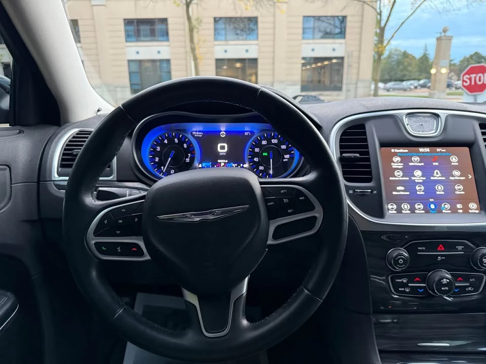 2018 Chrysler 300 (2005-2023) - Image 15 of 17