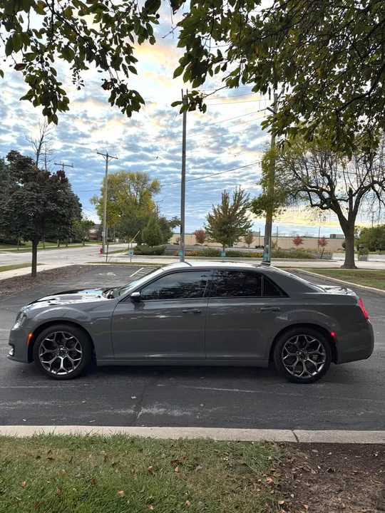 2018 Chrysler 300 (2005-2023) - Image 2 of 17