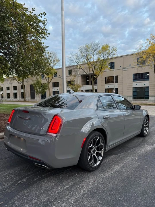 2018 Chrysler 300 (2005-2023) - Image 5 of 17