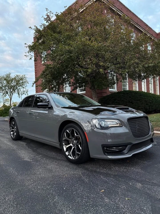 2018 Chrysler 300 (2005-2023) - Image 7 of 17