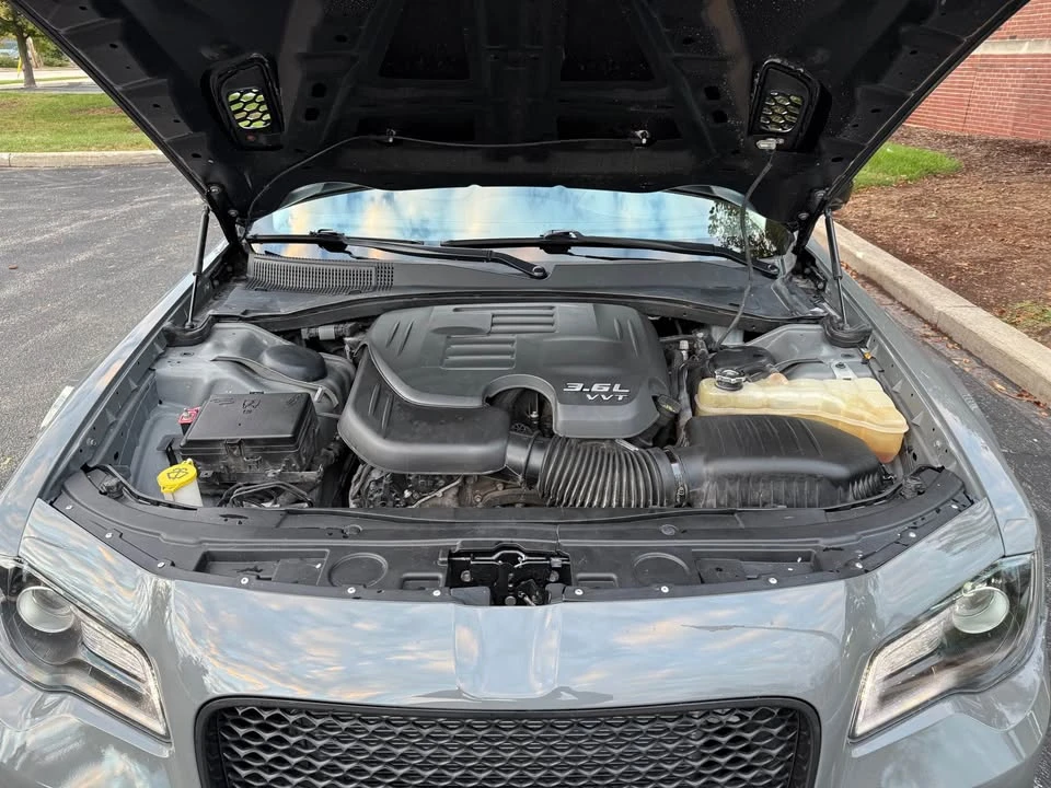 2018 Chrysler 300 (2005-2023) - Image 16 of 17