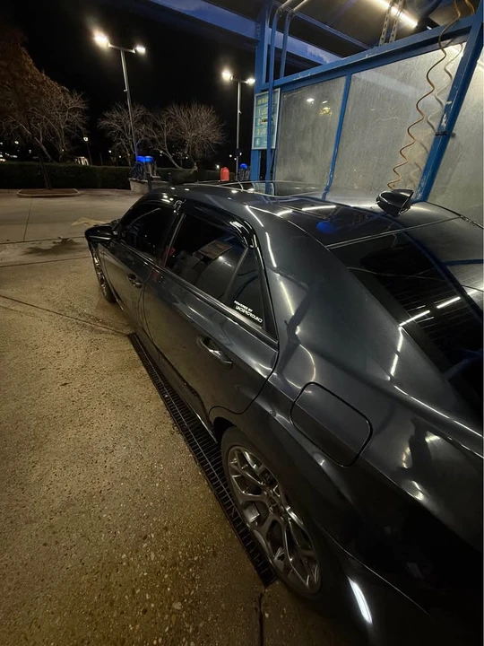 2018 Chrysler 300 (2005-2023) - Image 3 of 8