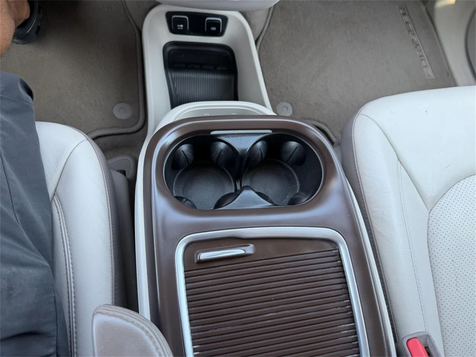 2018 Chrysler Town & Country - Image 26 of 31