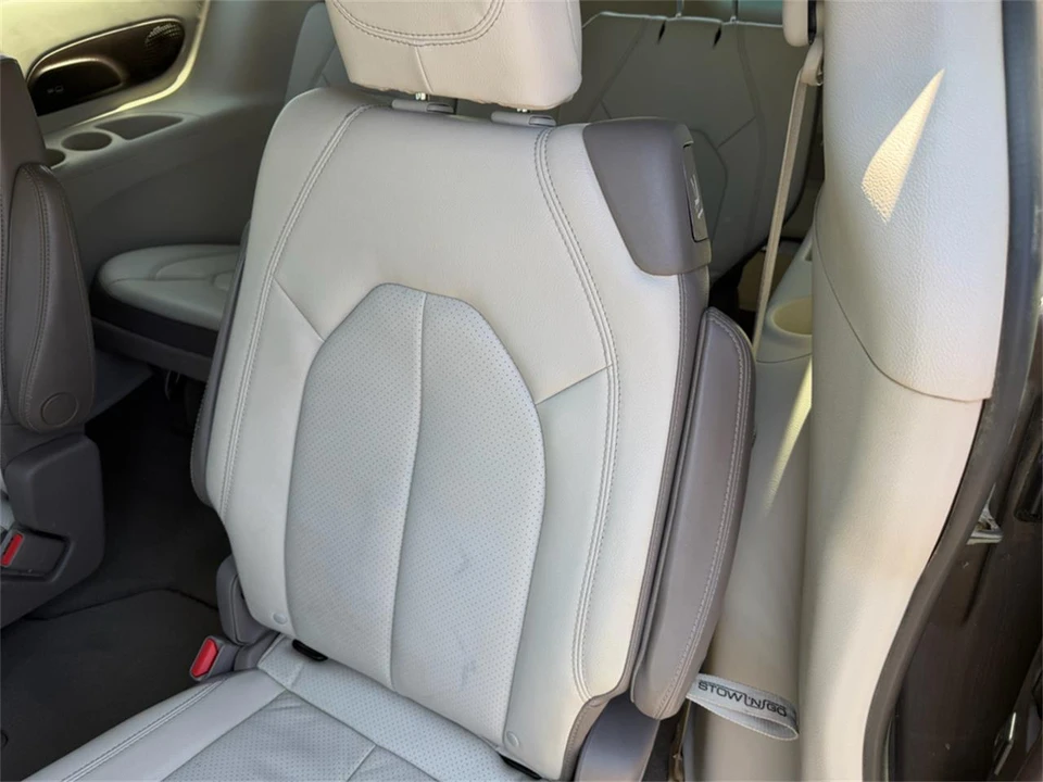 2018 Chrysler Town & Country - Image 27 of 31