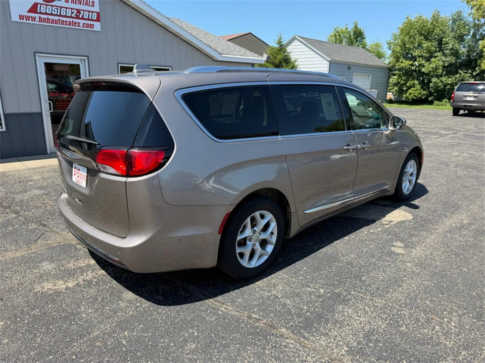 2018 Chrysler Town & Country - Image 12 of 31