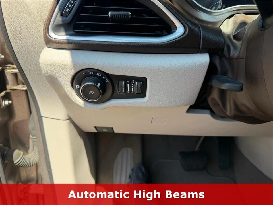2018 Chrysler Town & Country - Image 19 of 31