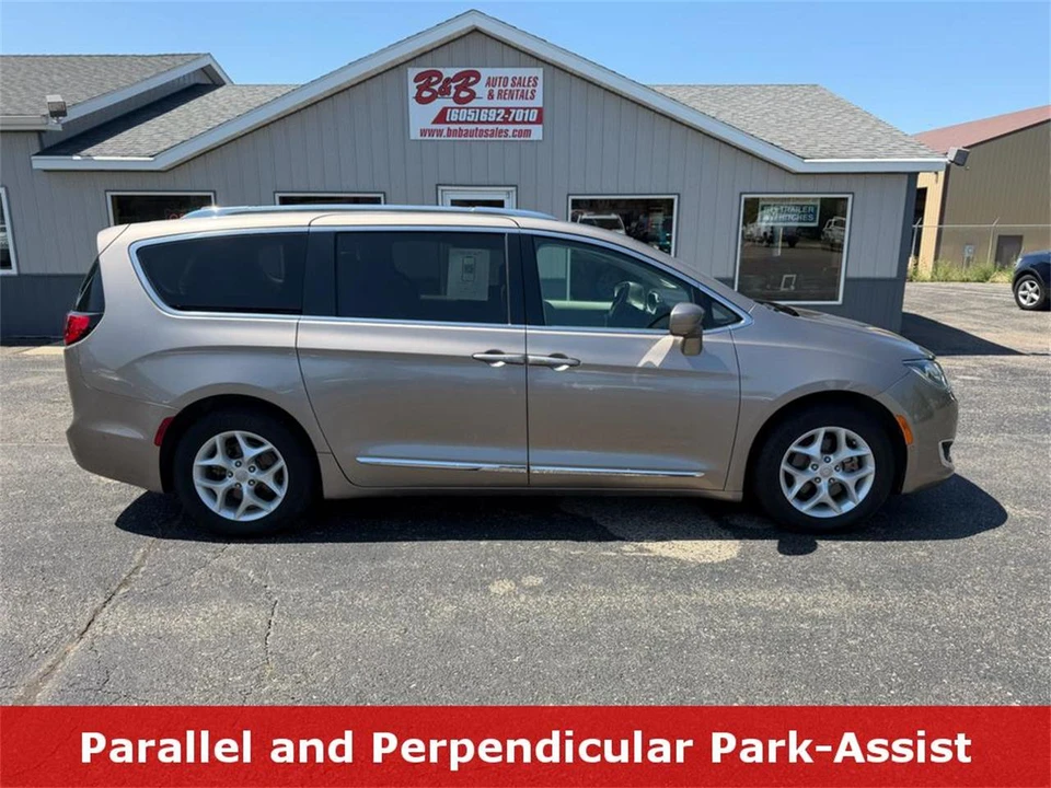 2018 Chrysler Town & Country - Image 13 of 31