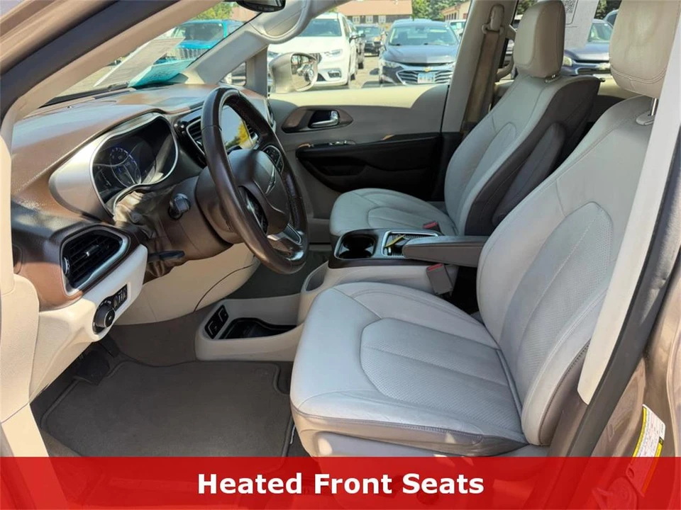 2018 Chrysler Town & Country - Image 2 of 31