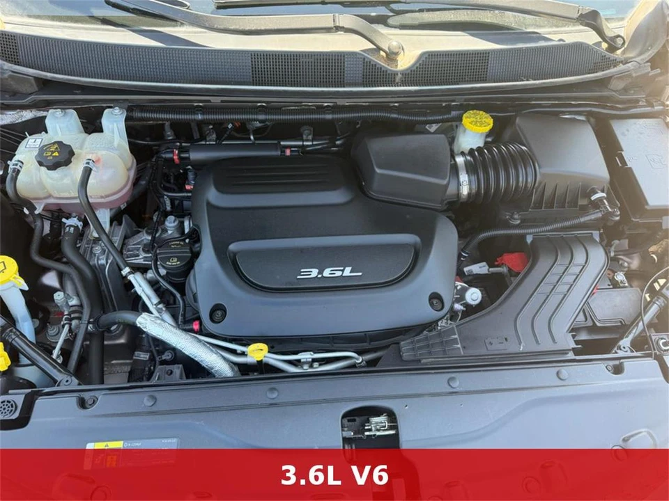 2018 Chrysler Town & Country - Image 8 of 31