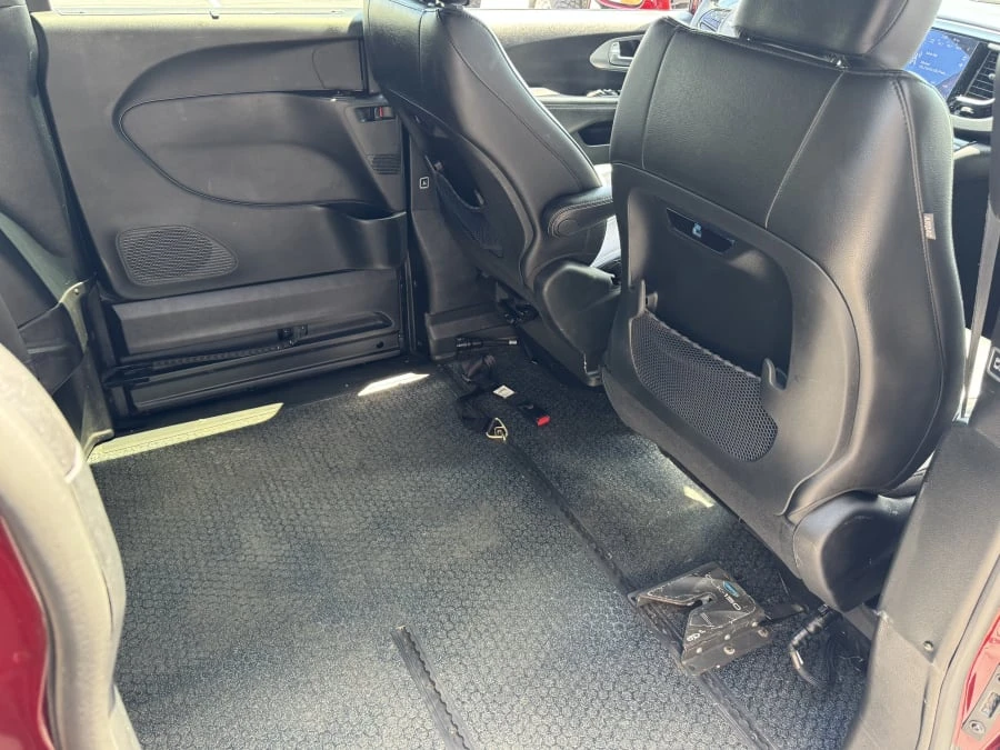 2018 Chrysler - Image 10 of 14