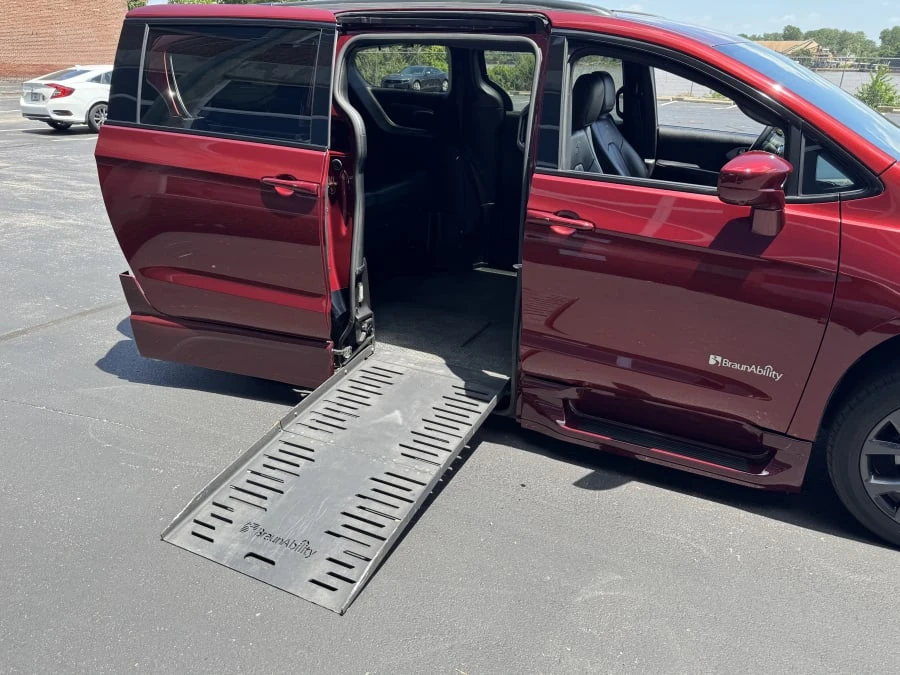 2018 Chrysler - Image 13 of 14