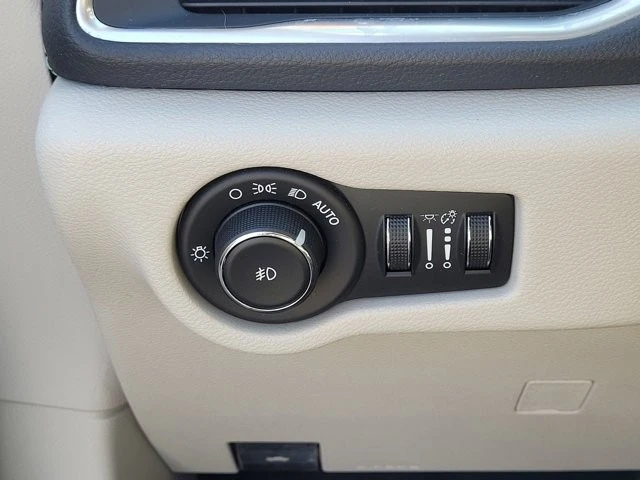 2018 Chrysler - Image 19 of 21