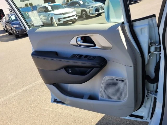 2018 Chrysler - Image 17 of 21