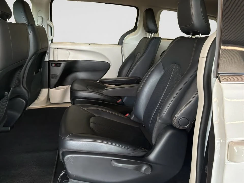 2018 Chrysler - Image 19 of 20