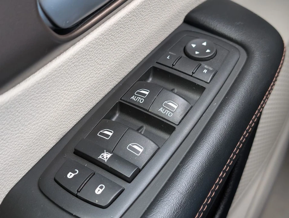 2018 Chrysler - Image 11 of 22
