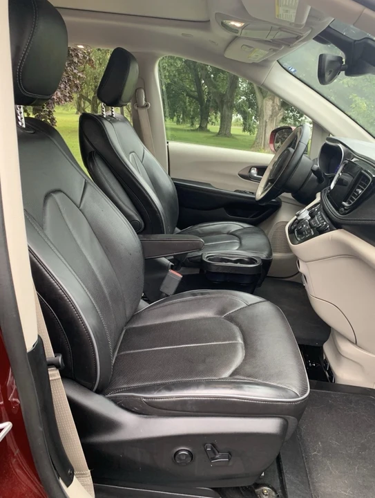 2018 Chrysler - Image 9 of 13