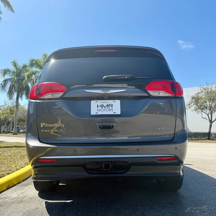 2018 Chrysler - Image 13 of 21