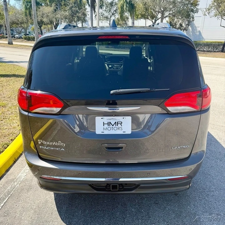 2018 Chrysler - Image 12 of 21