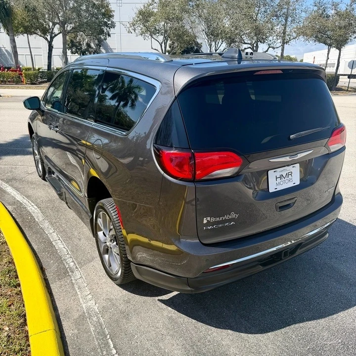 2018 Chrysler - Image 14 of 21