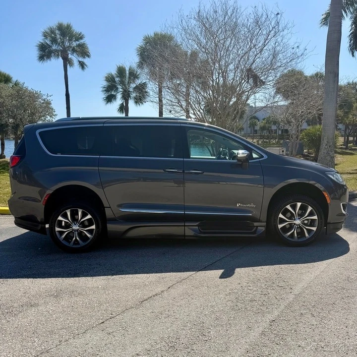 2018 Chrysler - Image 9 of 21