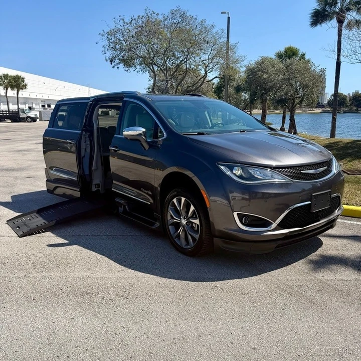 2018 Chrysler - Image 2 of 21