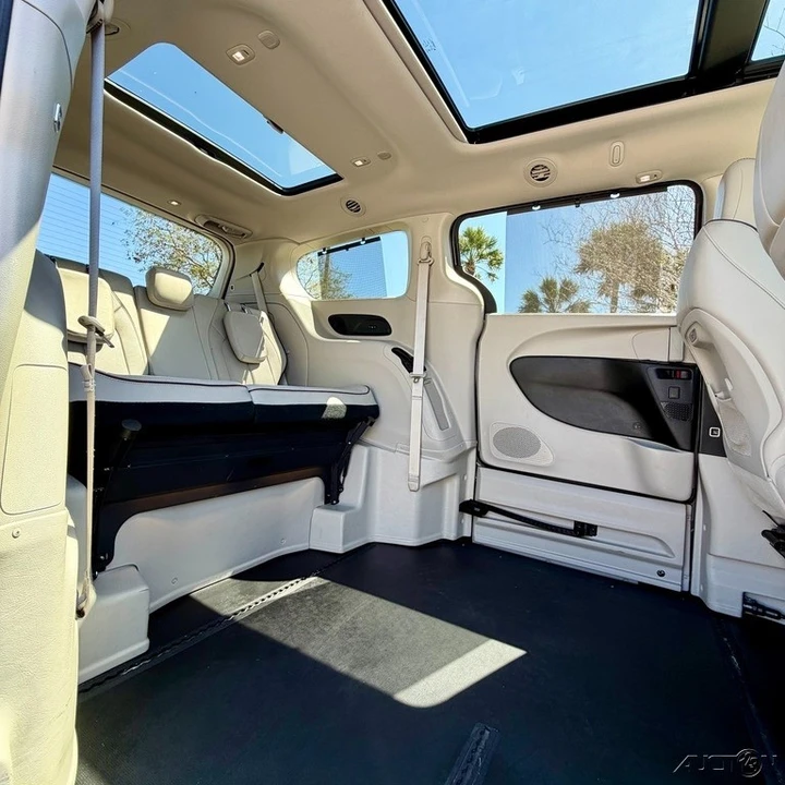2018 Chrysler - Image 6 of 21