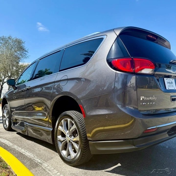 2018 Chrysler - Image 15 of 21