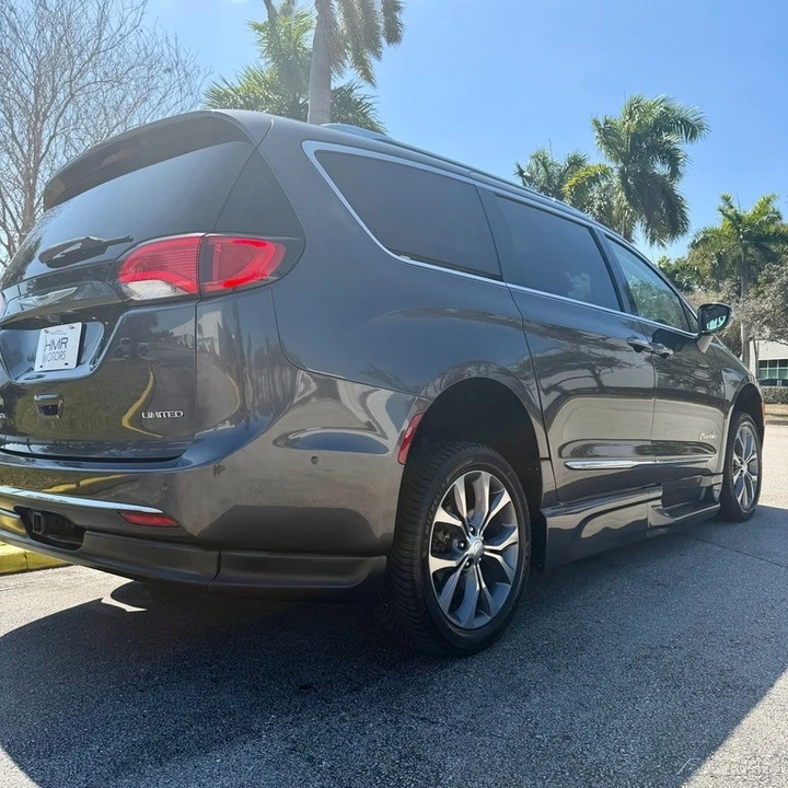 2018 Chrysler - Image 11 of 21