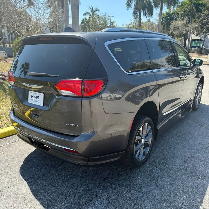 2018 Chrysler - Image 10 of 21