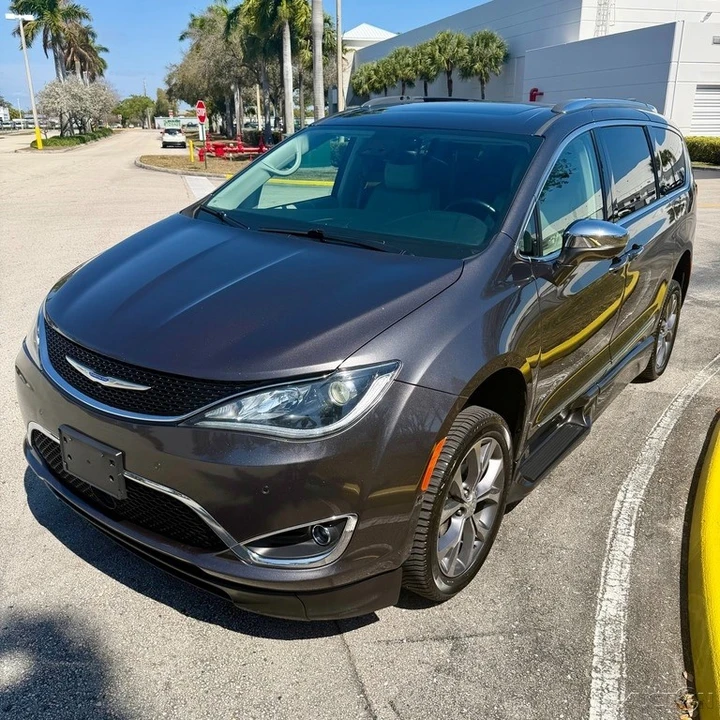 2018 Chrysler - Image 17 of 21
