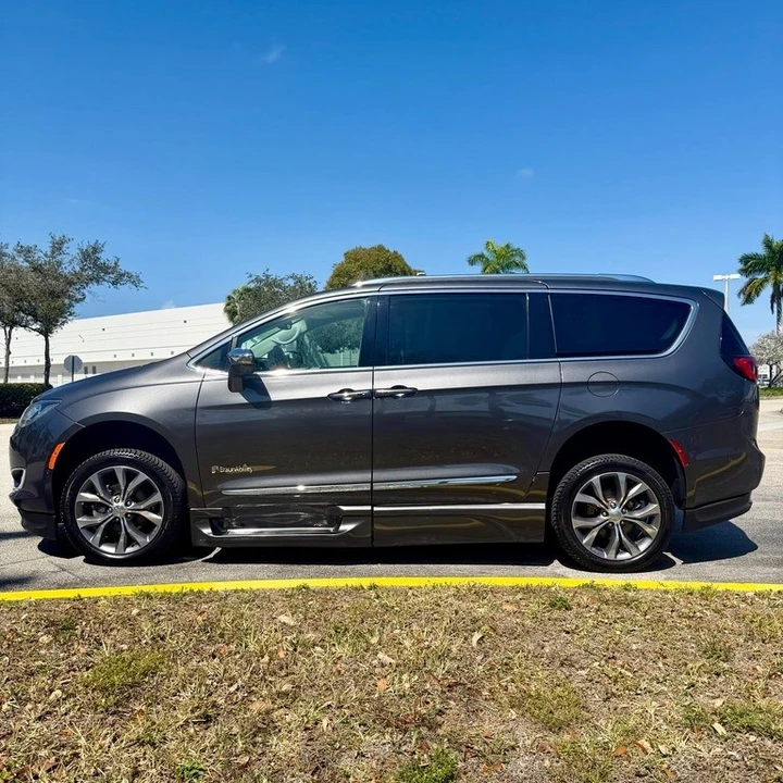 2018 Chrysler - Image 16 of 21