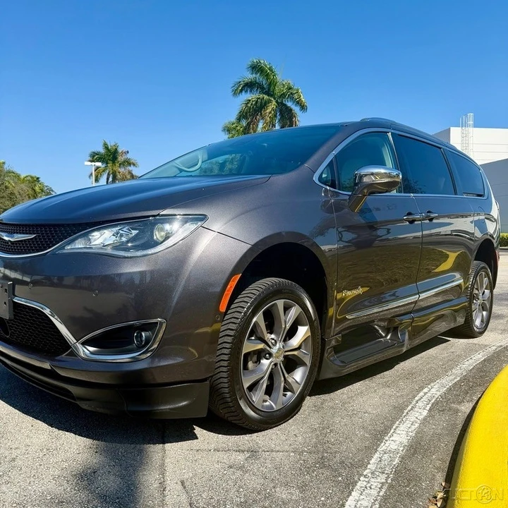 2018 Chrysler - Image 18 of 21