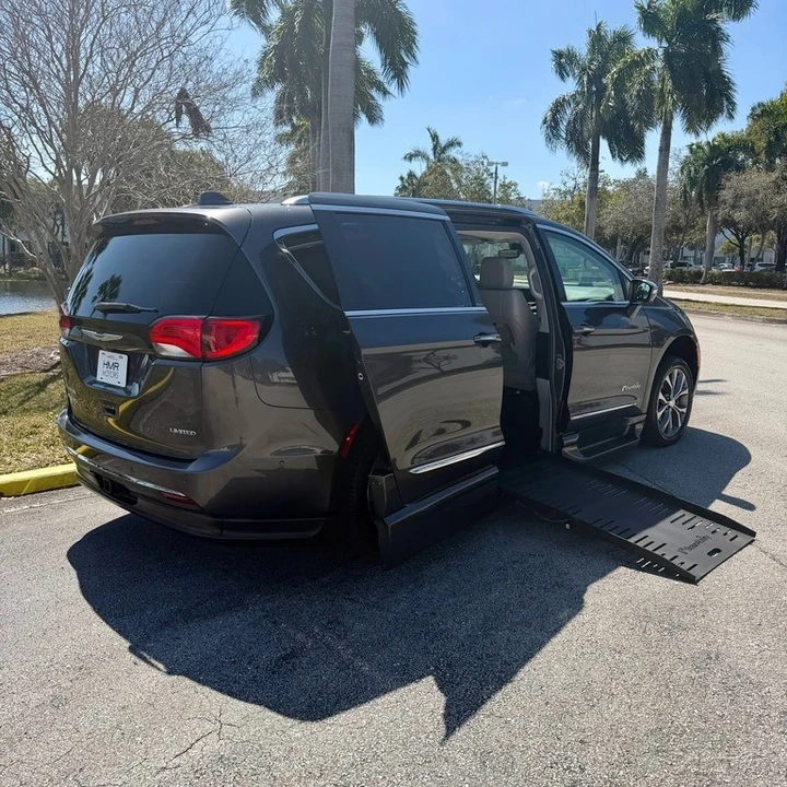 2018 Chrysler - Image 3 of 21