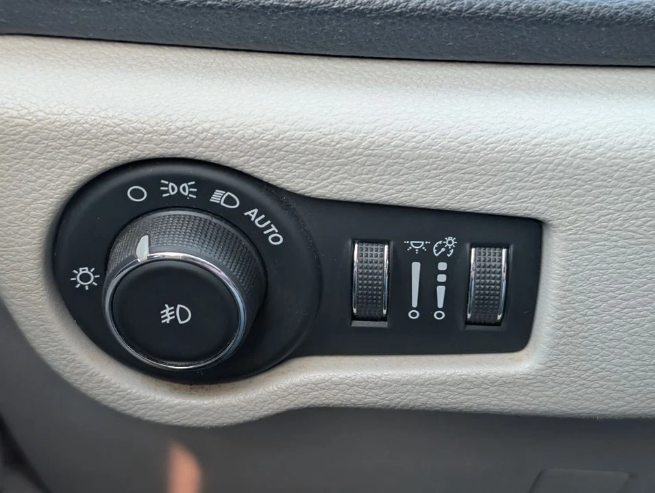 2018 Chrysler - Image 13 of 21