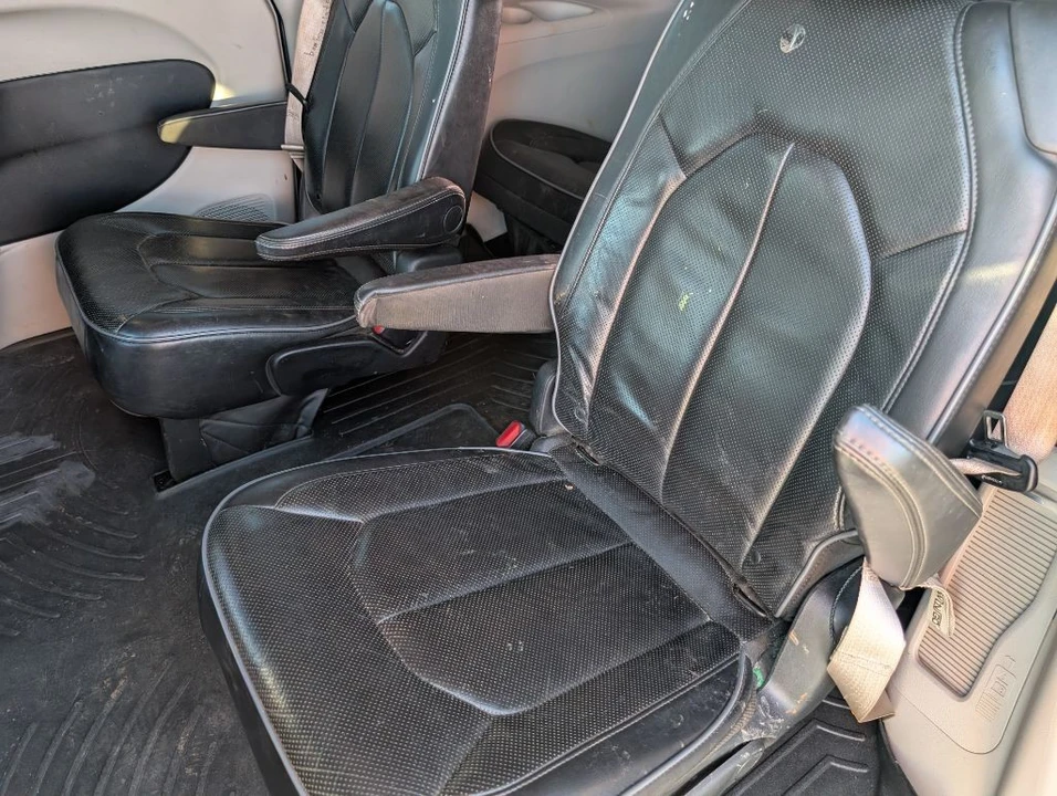 2018 Chrysler - Image 10 of 21