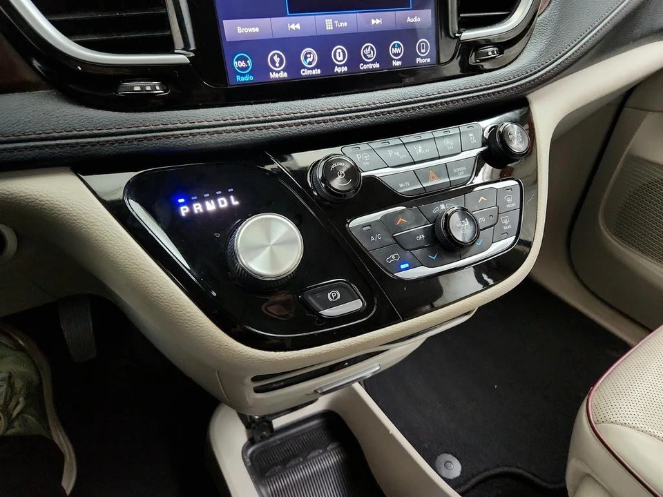 2018 Chrysler - Image 18 of 21