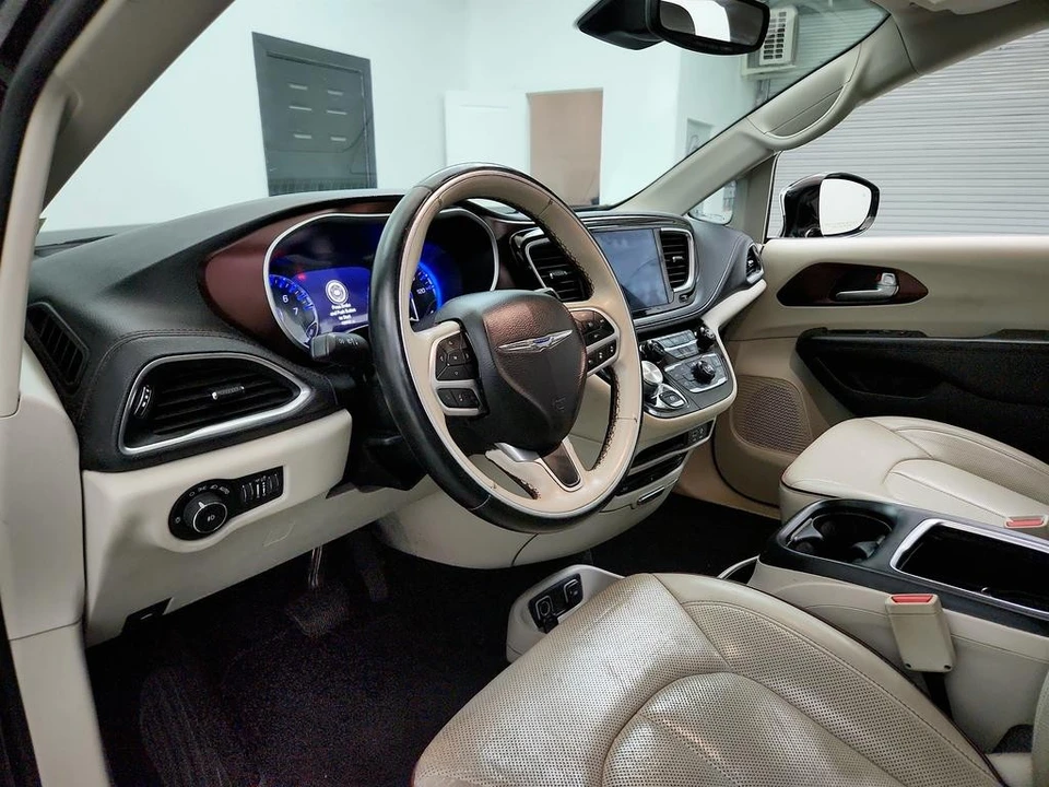 2018 Chrysler - Image 13 of 21