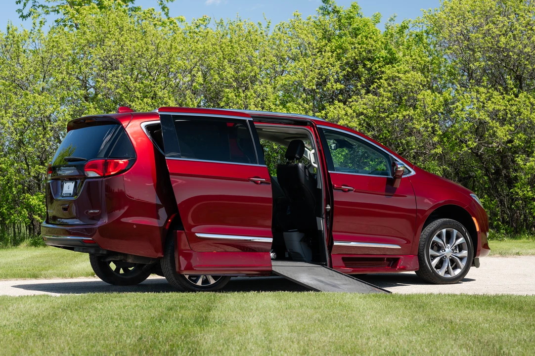 2018 Chrysler - Image 22 of 31