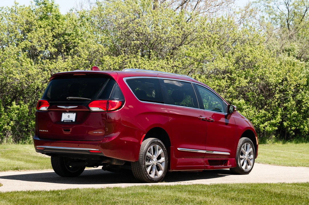 2018 Chrysler - Image 15 of 31