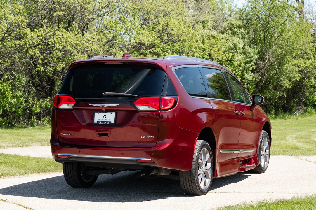 2018 Chrysler - Image 14 of 31