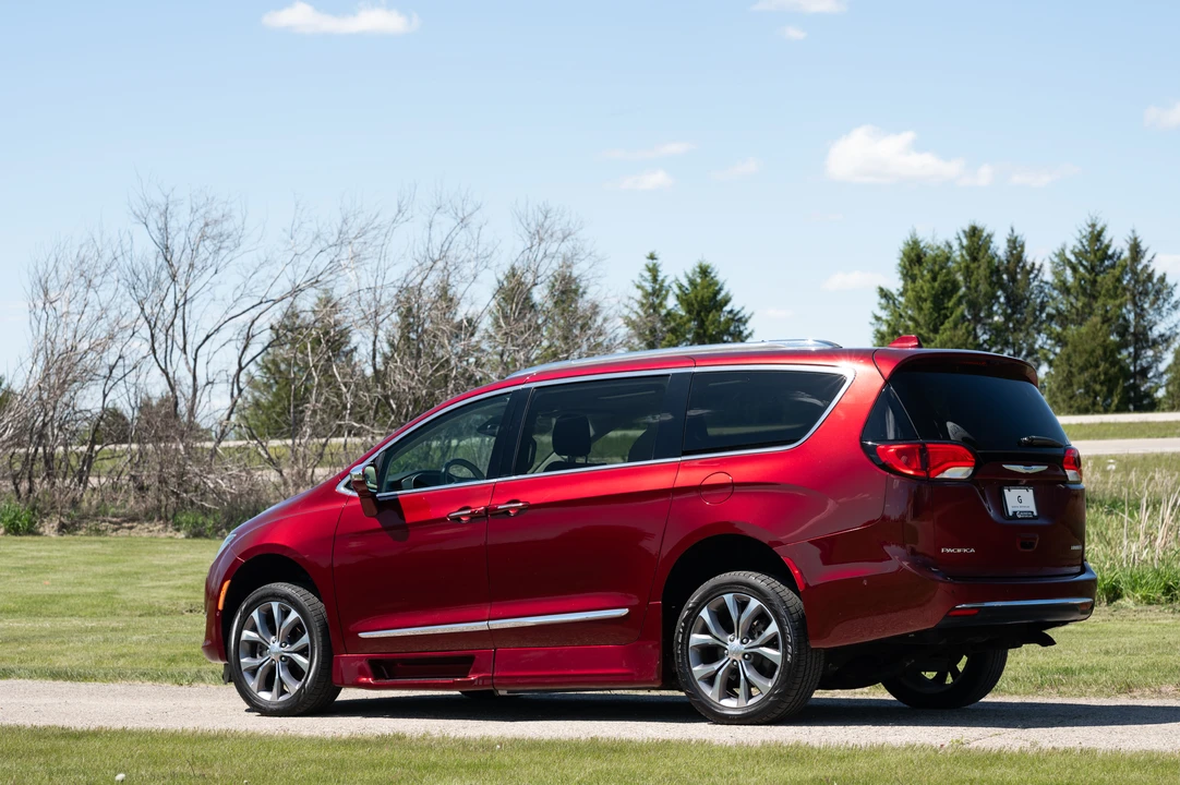 2018 Chrysler - Image 4 of 31