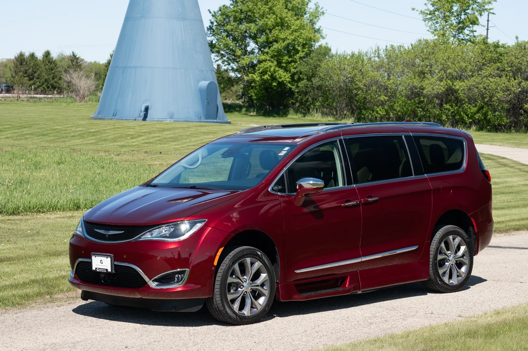 2018 Chrysler - Image 2 of 31