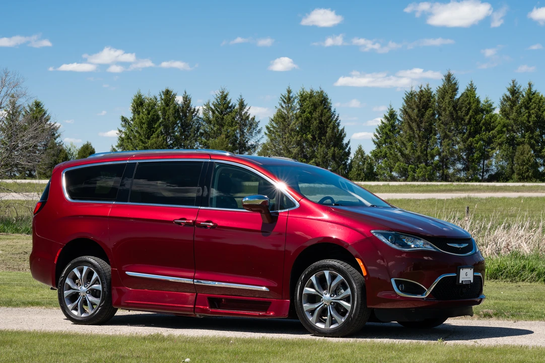 2018 Chrysler - Image 7 of 31