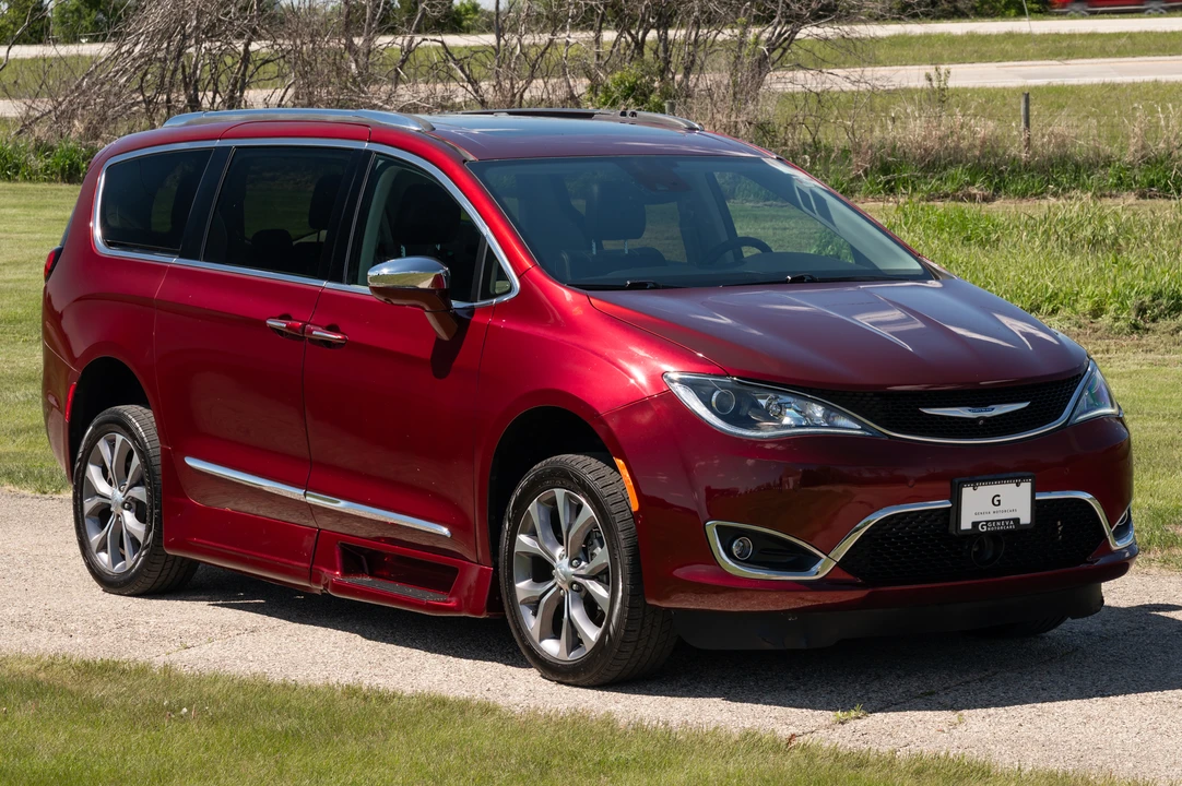 2018 Chrysler - Image 8 of 31
